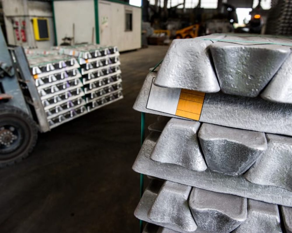 aluminum-ingots-forklift